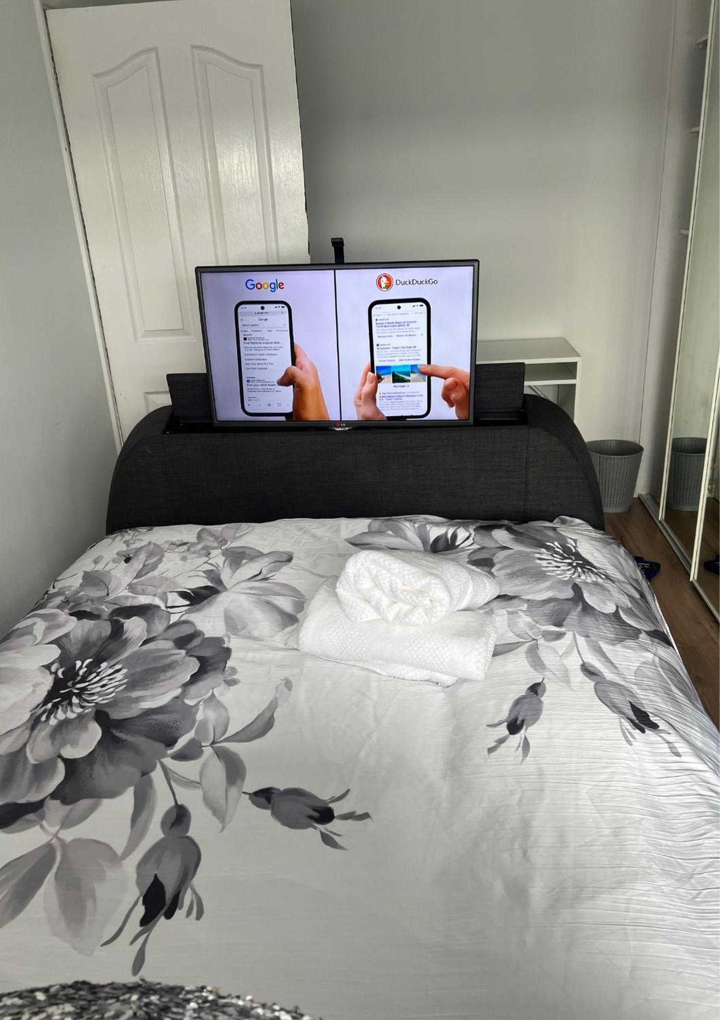 Double Room In Great Barr Near M5 - M6 - Parking - Tv Bed-Garden Бирмингем Экстерьер фото